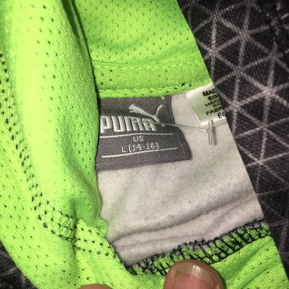 A hoodie - Picture 3 of 3